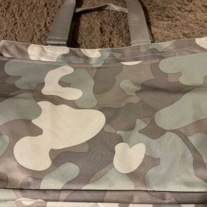 Thirty-one Everyday Essentials Tote-Camo